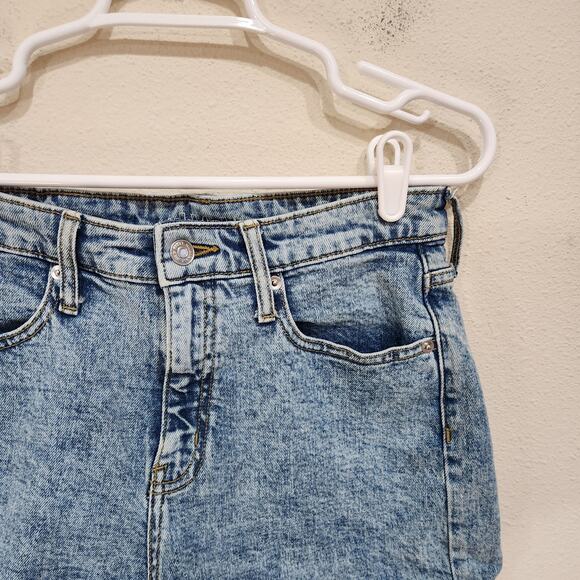 Wild Fable High Rise Mom Denim Shorts Blue Cuffed Hem Light Wash Size 8 29 R - Picture 3 of 7